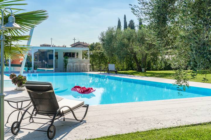 Estudio para 2 personas, con jacuzzi y jardín - 1