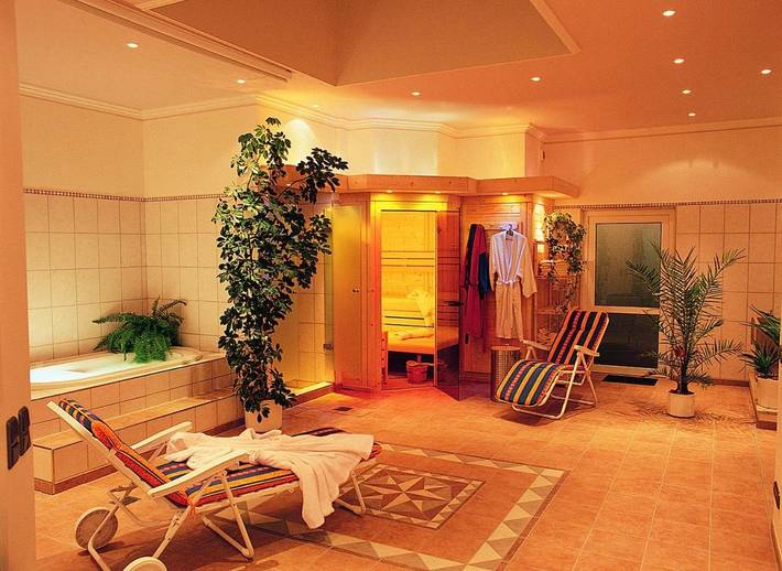 Hotel, mit Terrasse und Whirlpool sowie Garten und Sauna in Untermeitingen - 2