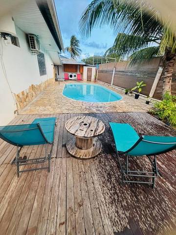 Gîte pour 2 personnes, avec piscine ainsi que jardin et terrasse dans Guyane française