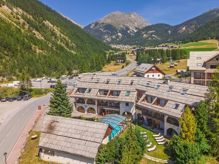 Hôtel pour 6 personnes, avec Balcon et Terrasse ainsi que Jacuzzi et Jardin à Arvieux