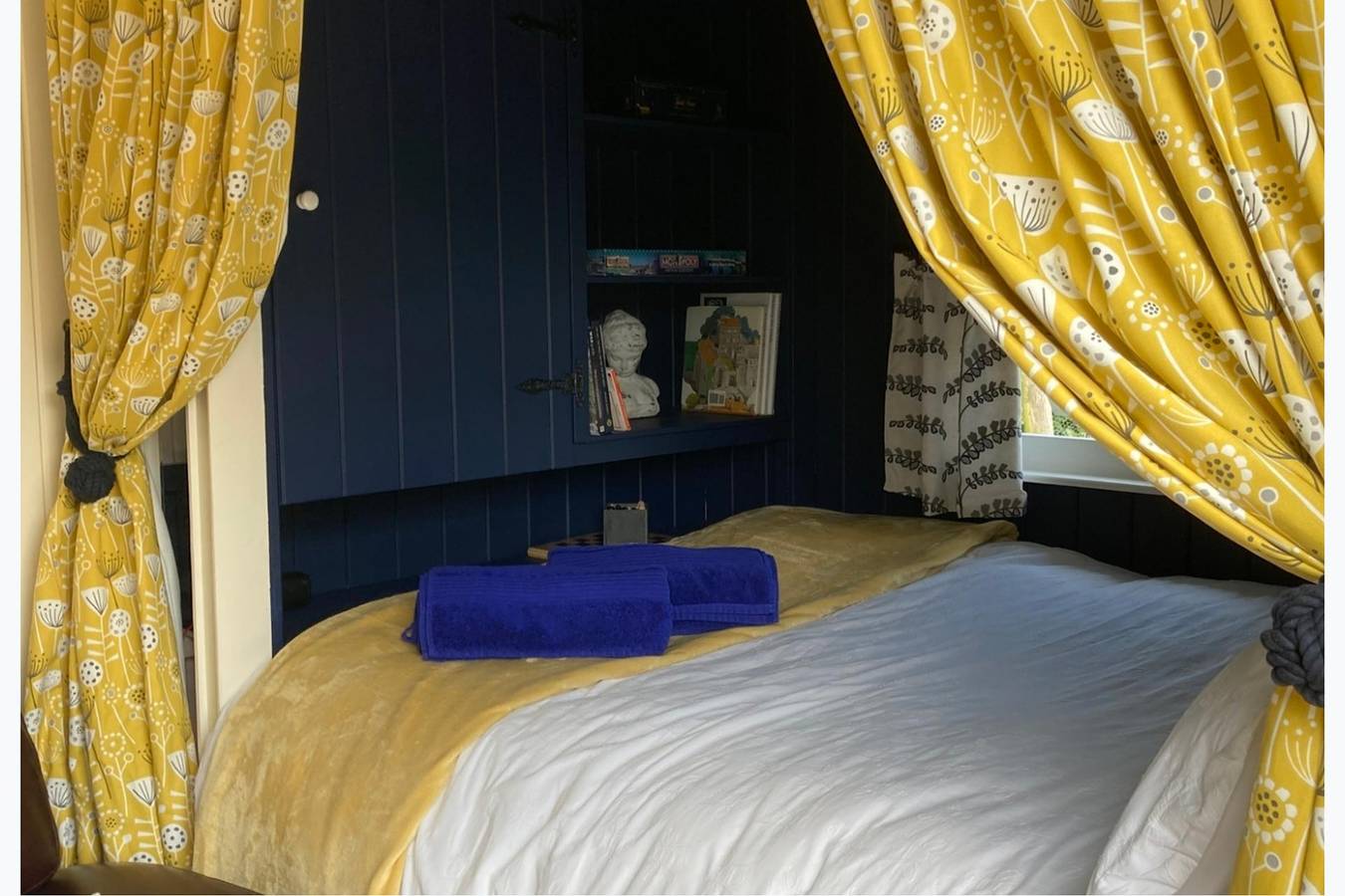 Luxury hand built shepherd hut in Sidmouth in Sidmouth, Devon
