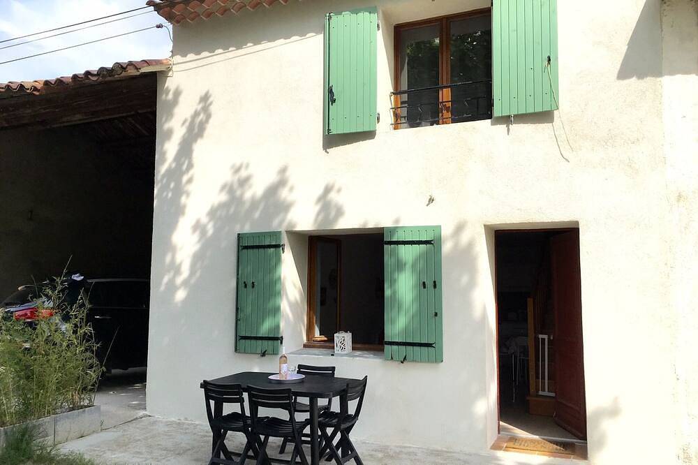 Cottage of two plane trees between Alpilles and Luberon in Orgon, Arles region