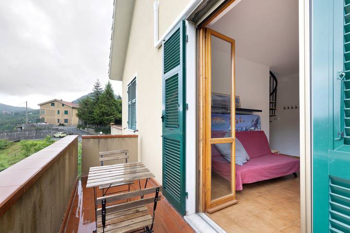 Appartamento intero, Appartamento 'Elena E Joerg 2' con vista sulle montagne, giardino in comune e Wi-Fi in Vezzi Portio, Riviera di Ponente