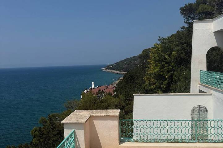 Superba villa di pregio situata nella parte più bella del sud del Lazio, in San Felice Circeo, Agro Pontino