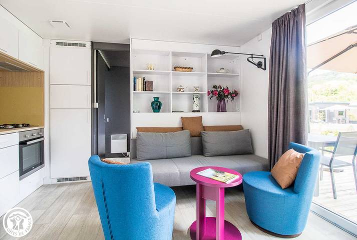 Gîte pour 4 personnes, avec jardin à Chambon-sur-Lac - 2