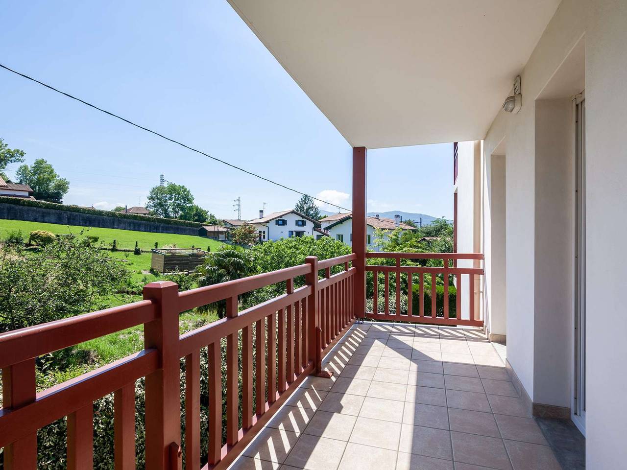 Entire apartment, Quiet and Modern Apartment with Balcony Near Beach and Town Center in Hendaye, Bayonne region