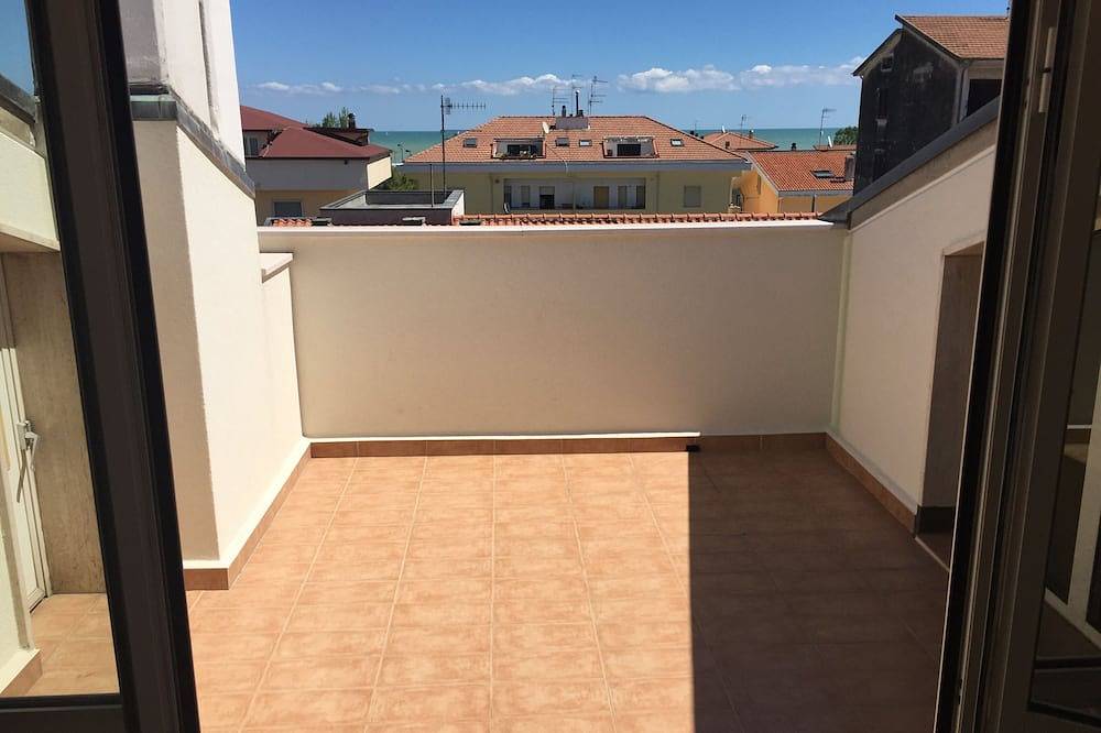 Apartamento entero, Moderno ático con una gran terraza con vistas al mar situado a 150 metros de la playa in Giulianova, Giulianova (Municipio)