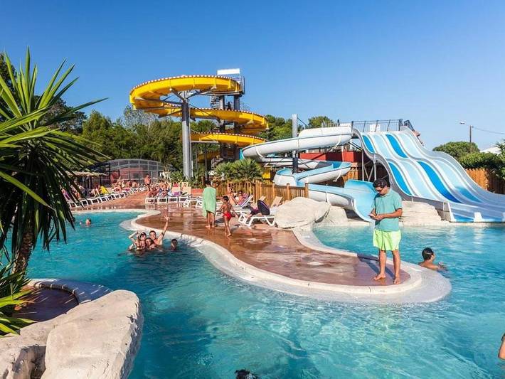 Camping pour 6 personnes, avec jacuzzi ainsi que piscine et jardin