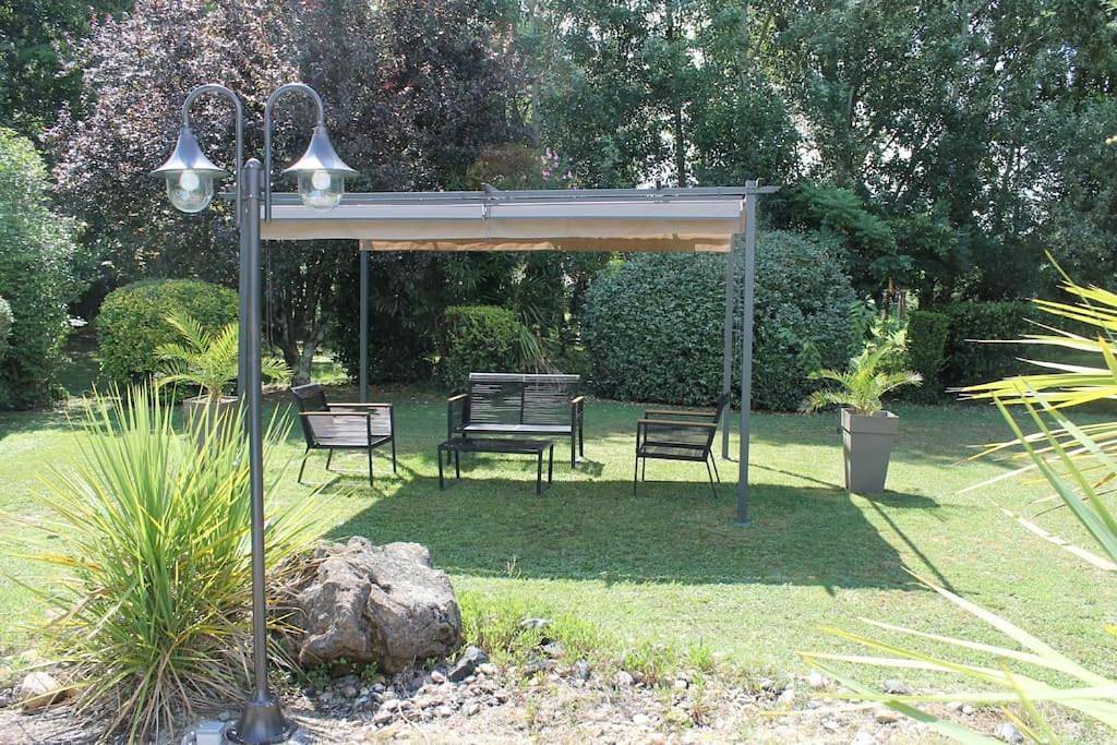 Appartement entier, Logement indépendant très calme dans propriété in Saint-Loubès, Région de Bordeaux