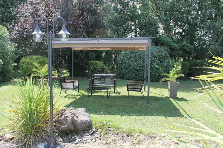 Gîte pour 4 personnes, avec vue ainsi que jardin et piscine à Saint-Loubès - 4
