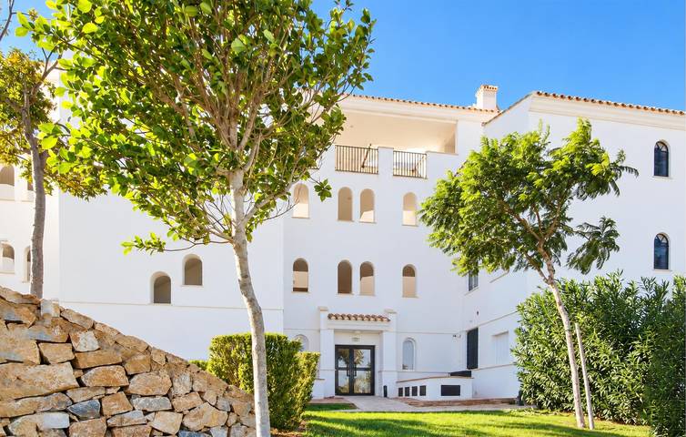 Entire holiday apartment, Beachside Apartment with Terrace, AC & Pool in Murcia, Murcia Inland