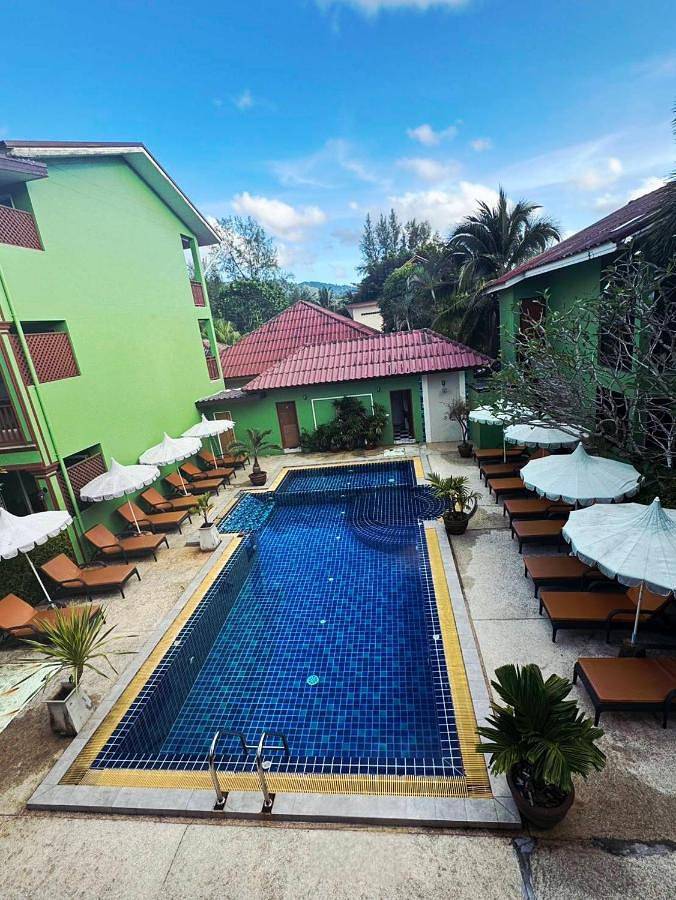 Resort para 2 personas, con jardín además de jacuzzi y piscina - 1