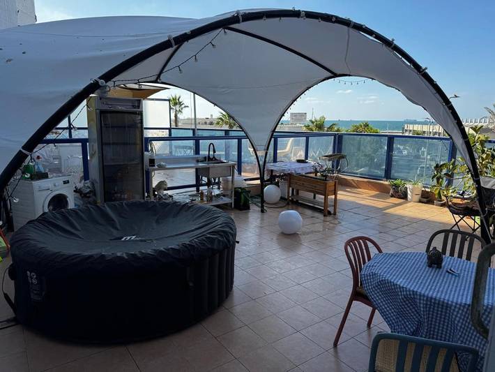 Appartement de vacances pour 4 personnes, avec piscine ainsi que jacuzzi et balcon
