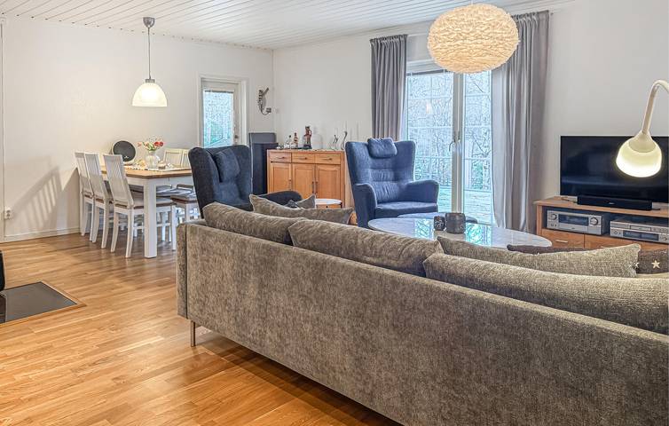 Hus för 4 Personer med trädgård in Sommen