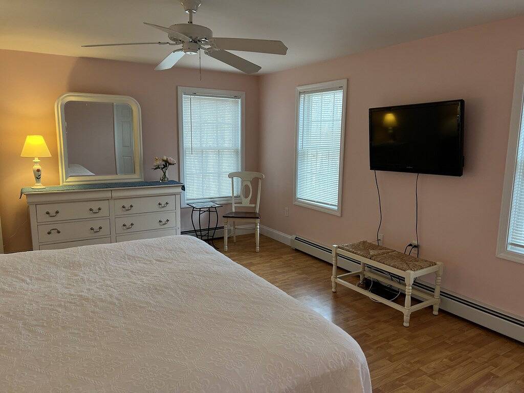 Ganze Wohnung, Geräumige 2-Zimmer-Suite, Komfortabel, zu Fuß zu Kennebunkport. in Kennebunk, York County