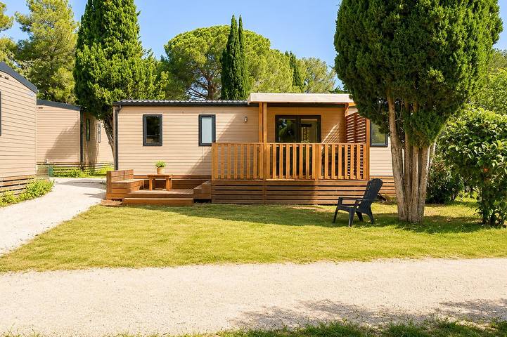 Camping pour 6 personnes, avec Jardin et Bassin pour enfant dans les Bouches-du-Rhône