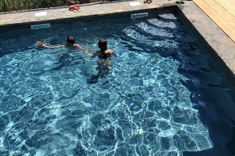 Apartamento entero, Apartamento histórico cerca del mar, con piscina 008052 Lt 0286 in San Bartolomeo al Mare, Riviera di Ponente