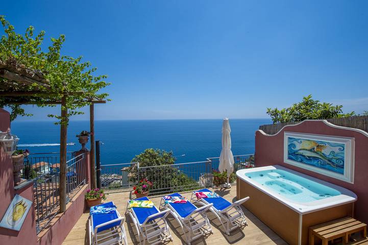 Vacation rental for 10 people, with balcony and sauna as well as hot tub in Campania