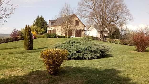 Gîte pour 6 personnes, avec jardin ainsi que terrasse et piscine, animaux acceptés à Cassagnes-Bégonhès