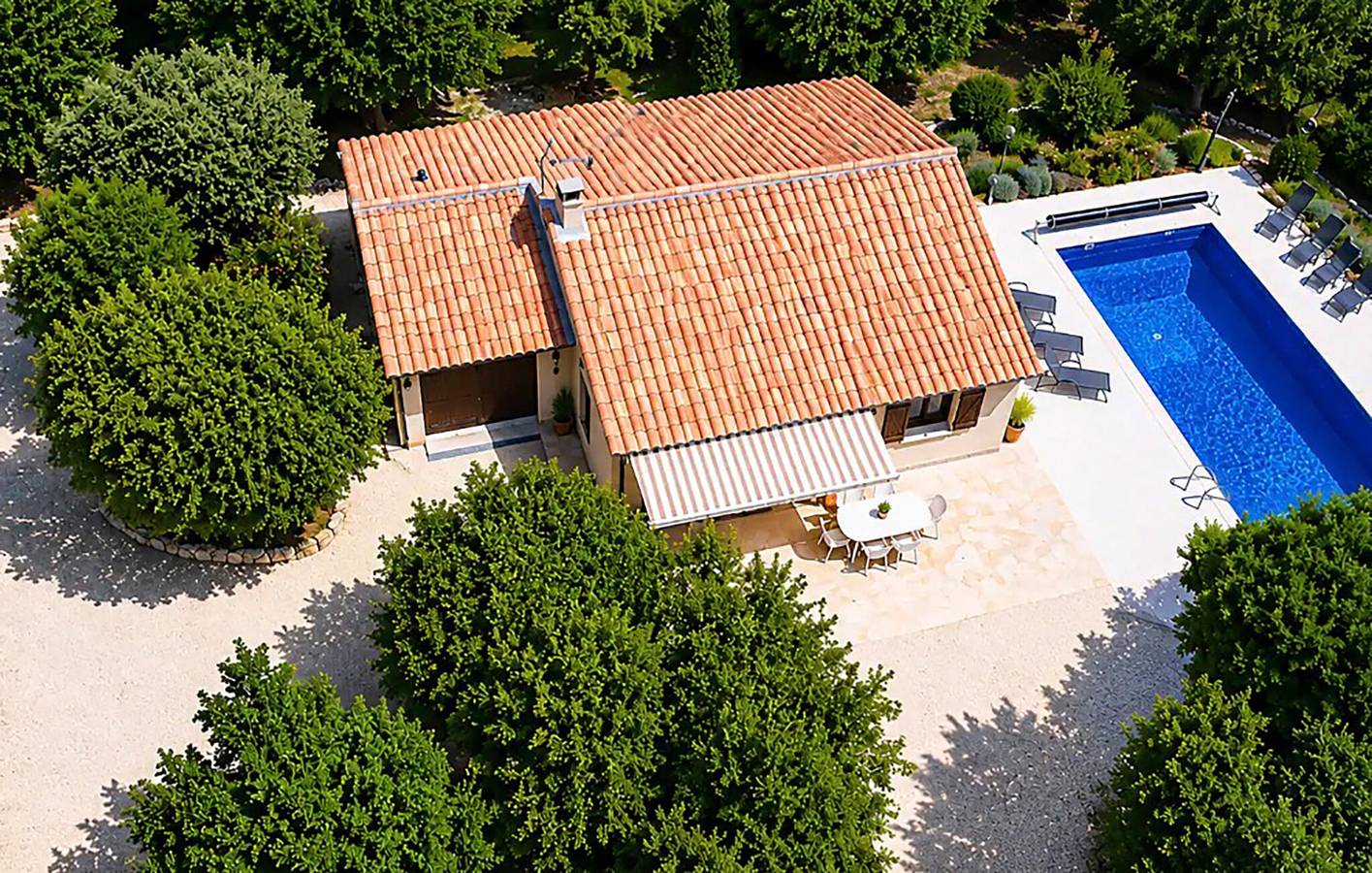 Acogedor apartamento de 85 m² con piscina y wifi, a 2,5 km del centro de Tharaux in Méjannes-le-Clap, Región de Alès