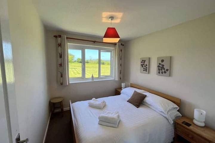 Ferienwohnung für 3 Personen, mit Balkon und Pool sowie Whirlpool und Garten in Devon