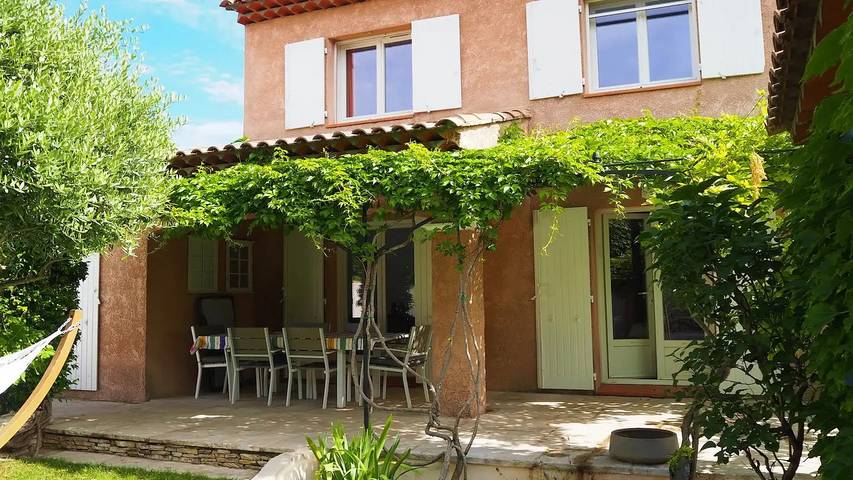 Location de vacances pour 9 personnes, avec jardin et piscine à Pertuis - 2