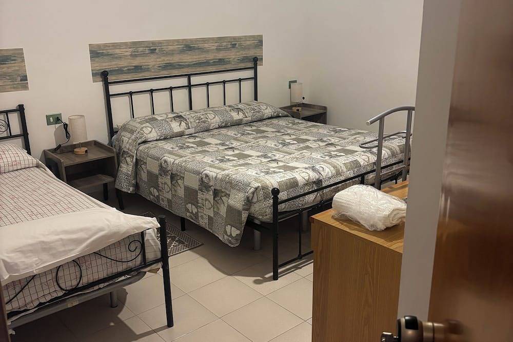 Charming townhome in lovely Francavilla al mare with Ac, Wifi in Francavilla al Mare, Chieti Province