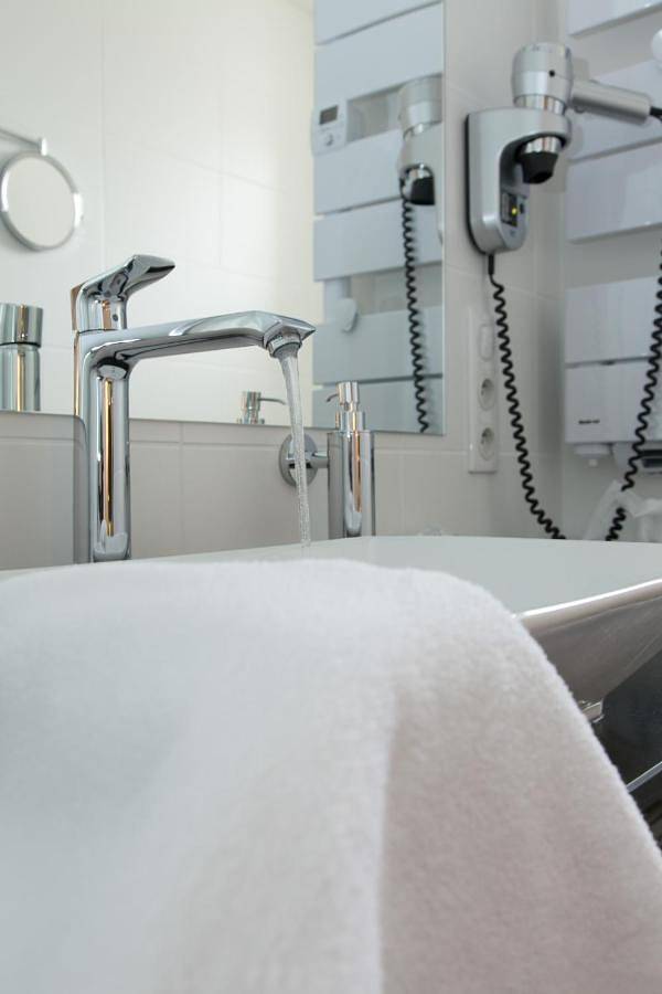 Hôtel pour 2 personnes, avec sauna ainsi que terrasse et jacuzzi à Chambéry - 3