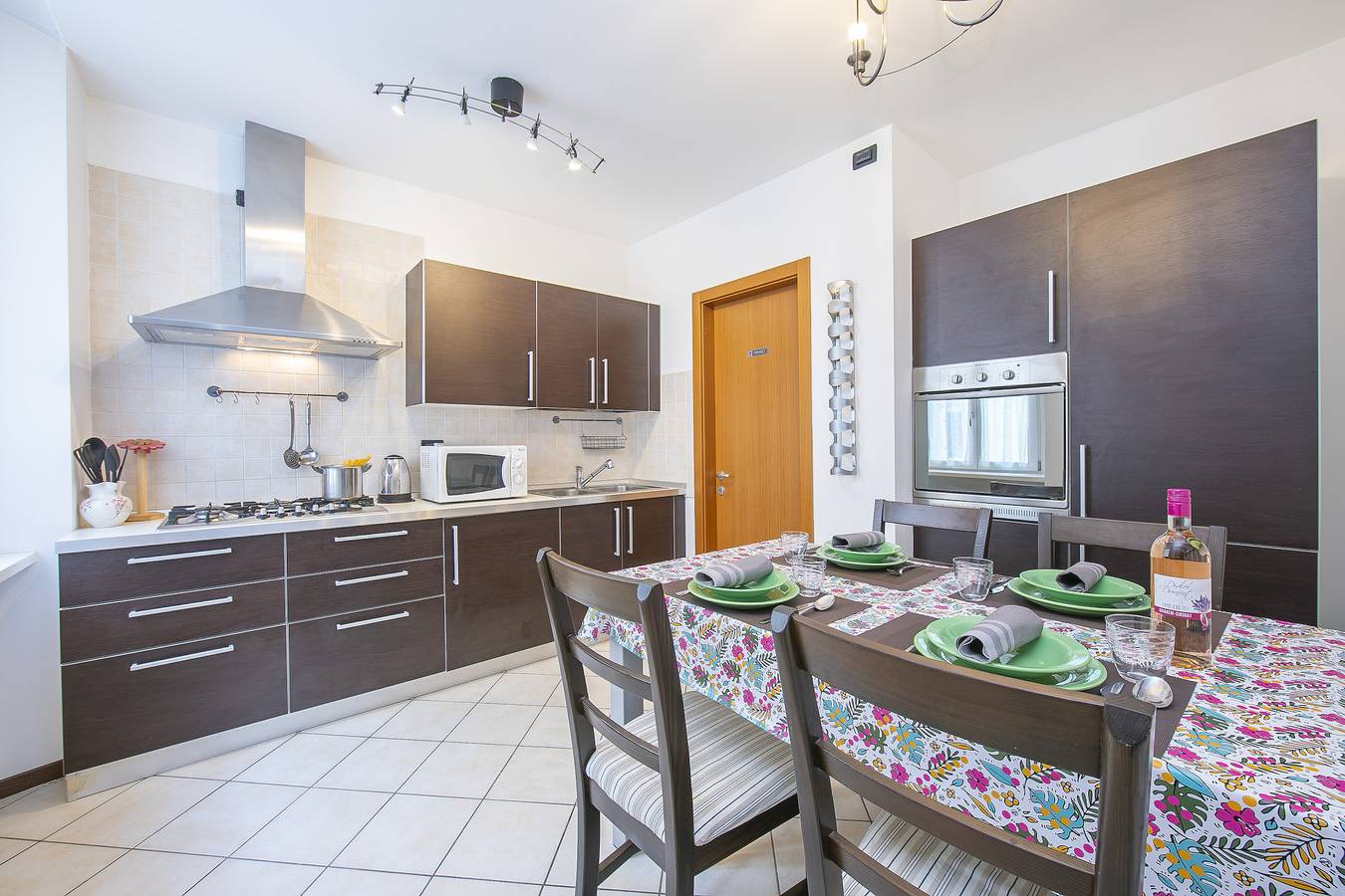 Appartement entier, Casa Azzurra 150m From Lake in Riva del Garda, Montagnes autour du lac de Garde