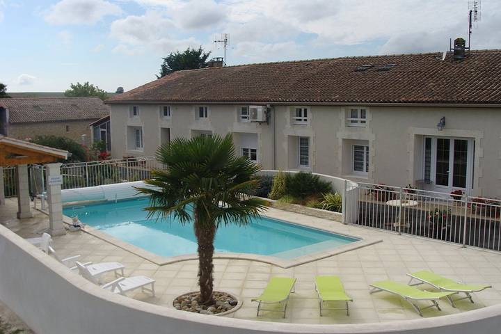 Chambre d’hôte pour 3 personnes, avec piscine et jardin, animaux acceptés