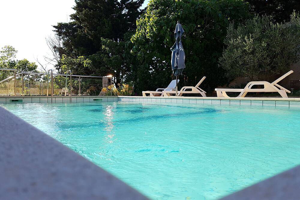Appartement entier, Dubravka Appartement 3 étoiles *** avec Piscine in Banjole, Côte Sud d'Istrie