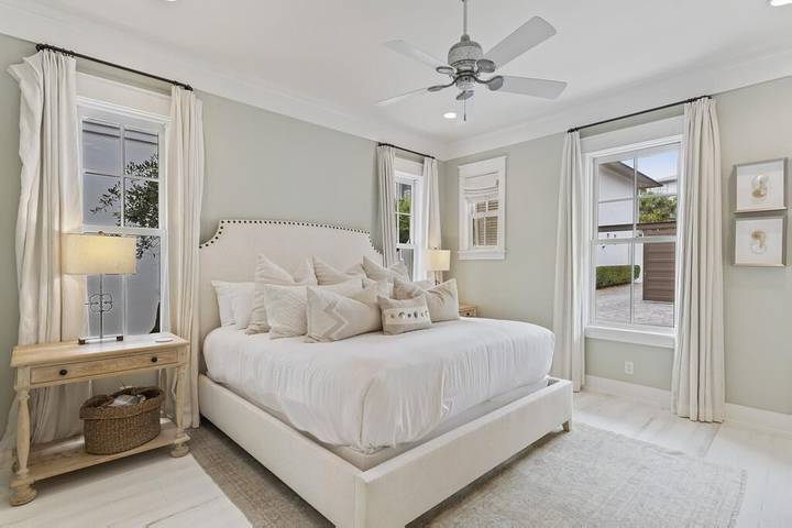 Vacation house for 13 people, with balcony and pool in Rosemary Beach