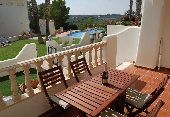 Appartement entier, Charmant appartement dans un quartier paisible avec Wi-Fi, jardin et piscine. in Las Ramblas Golf, Orihuela