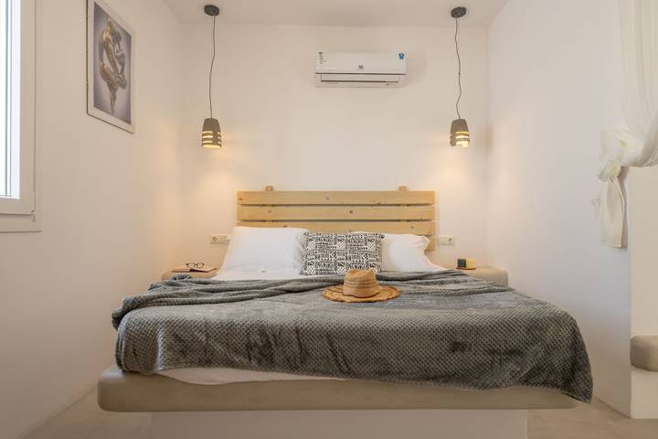 Holiday apartment for 4 people, with balcony and garden in Naxos