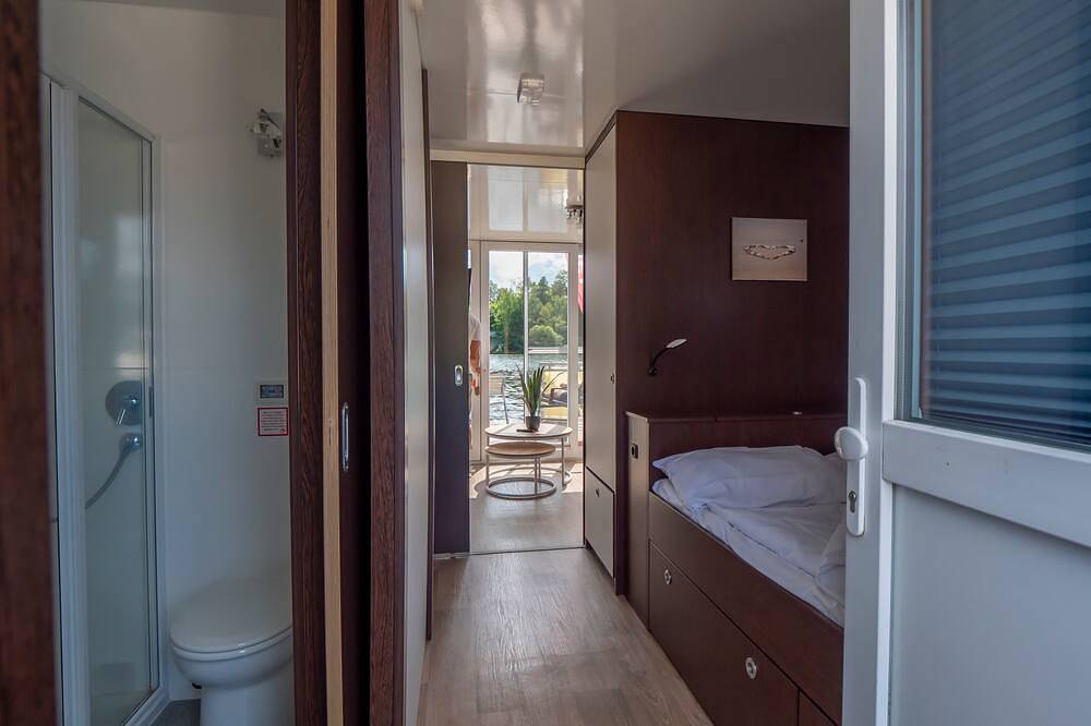 Ganze Wohnung, Hausboot für 2 Gäste mit 25m² in Waren in Waren (Müritz), Müritz