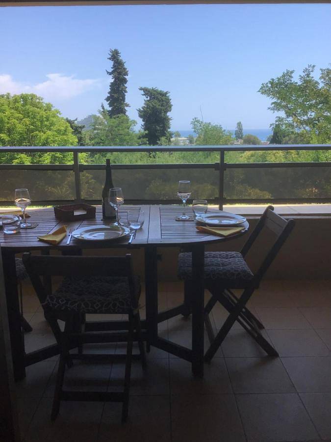 Gîte pour 3 personnes, avec piscine ainsi que vue et terrasse, animaux acceptés dans Parc de Vaugrenier - 2