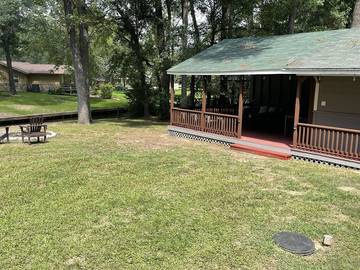 Vacation House for 10 Guests in Lake Conroe, Texas, Picture 3