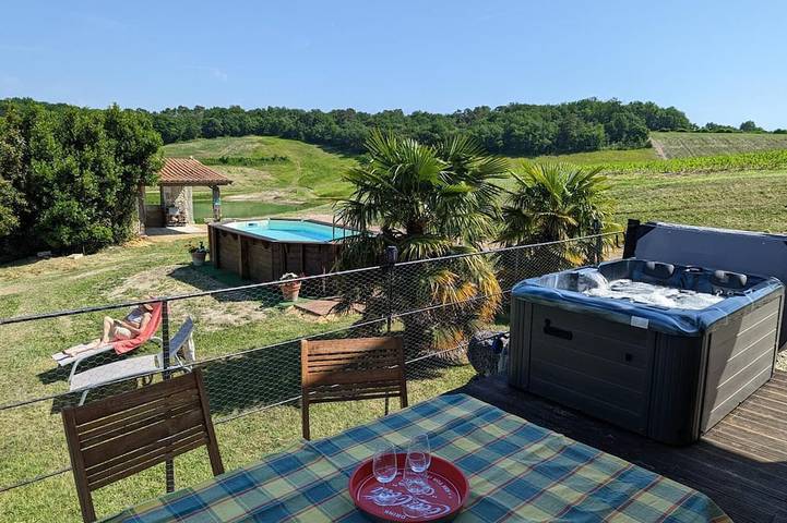 Gîte pour 6 personnes, avec Terrasse et Jardin à Montignac-le-Coq