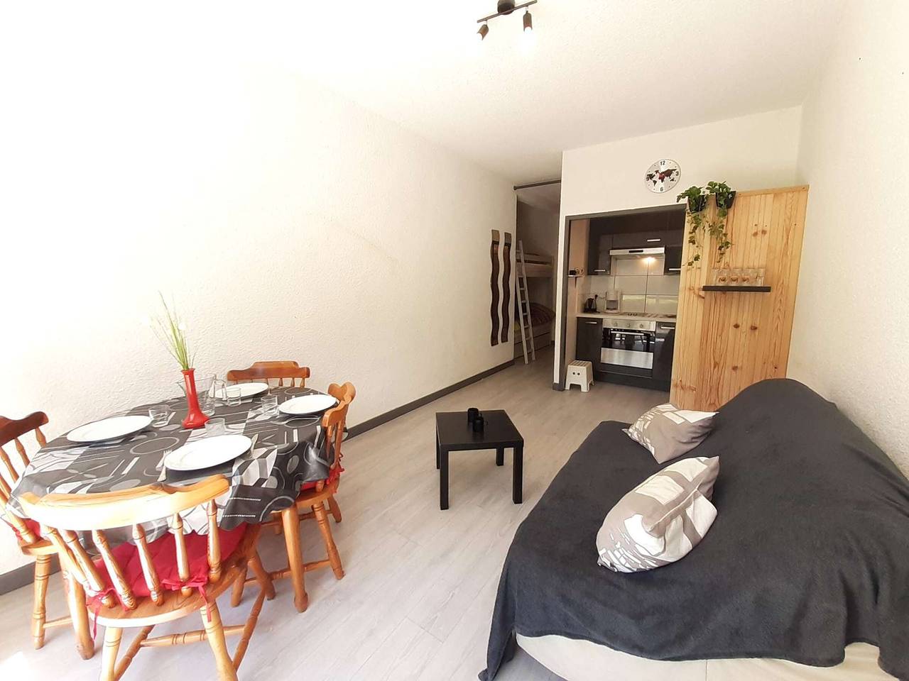 Estudio entero, Estudio acogedor para 4 personas con balcón, aparcamiento y todas las comodidades en St Lary Soulan in Saint-Lary-Soulan, Parque nacional de los Pirineos