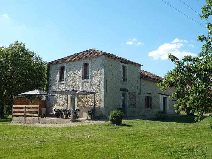 Location de vacances pour 10 personnes, avec Terrasse ainsi que Jardin et Piscine à Saint-Laurent-sur-Manoire