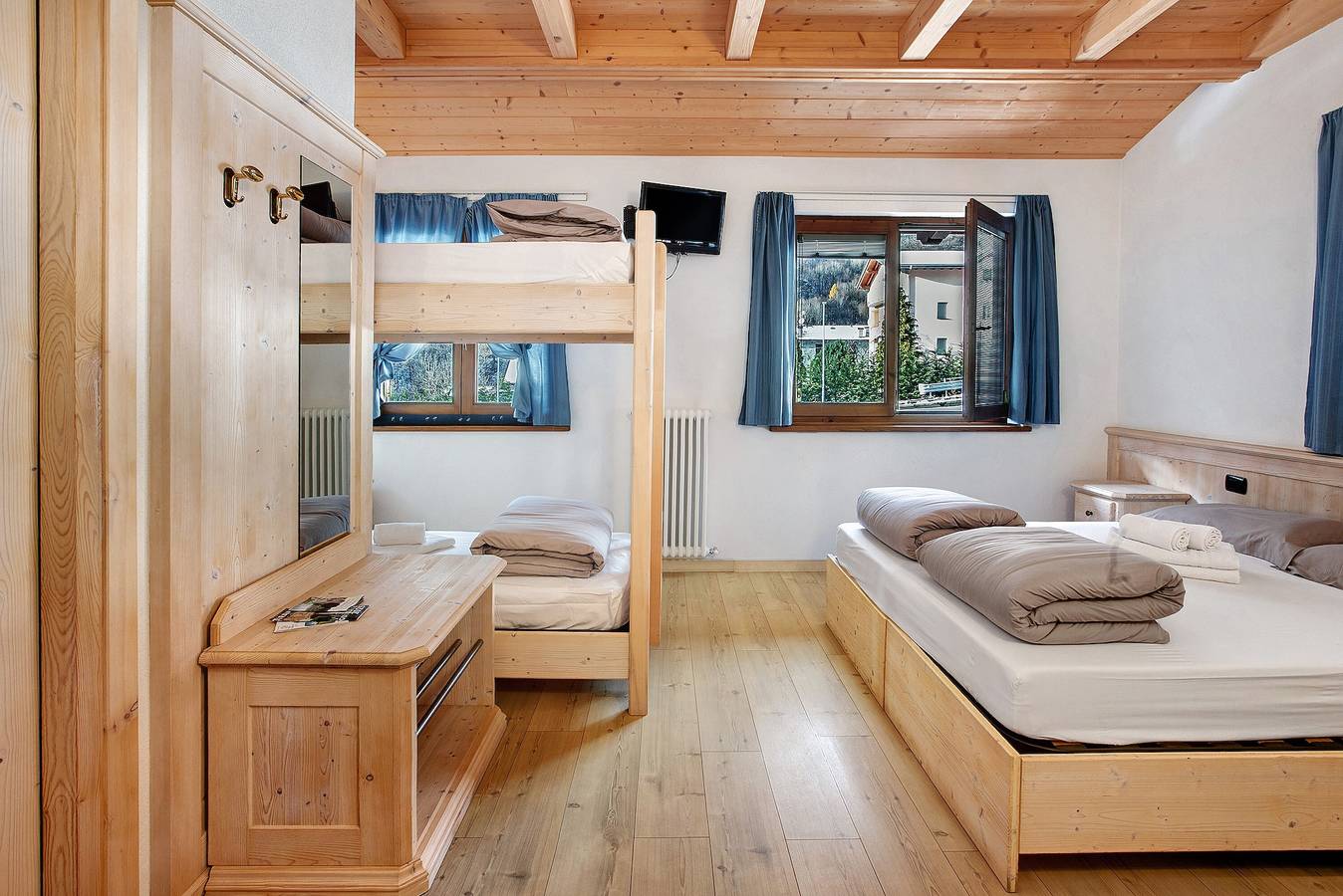 Camere con Vista Montagna, Colazione Fatta in Casa e Bagno Privato in Grosio, Parco Nazionale dello Stelvio
