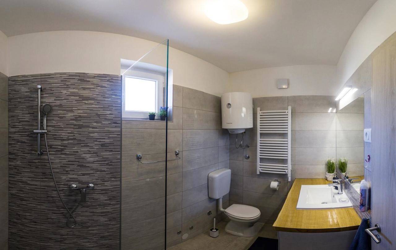 A lovely and cozy room with a breathtaking view in Ville de Vis, Vis (Dalmatia)