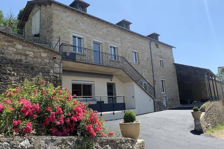 Gîte pour 10 personnes, avec balcon et jardin dans Coussergues
