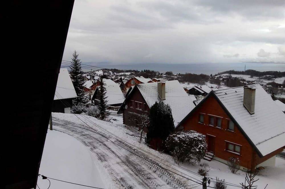 Chalet with fabulous view of Lake Geneva close to Piste and Telecabin in Thollon-les-Mémises, Thonon-les-Bains region