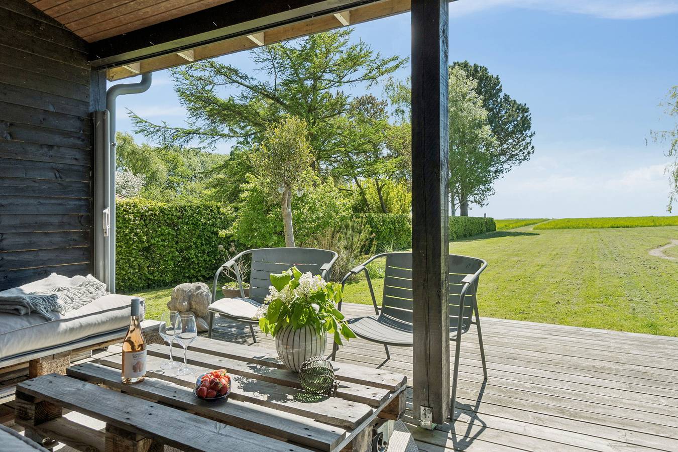 Skønt sommerhus med havudsigt og stor terrasse in Karrebæksminde, Enø