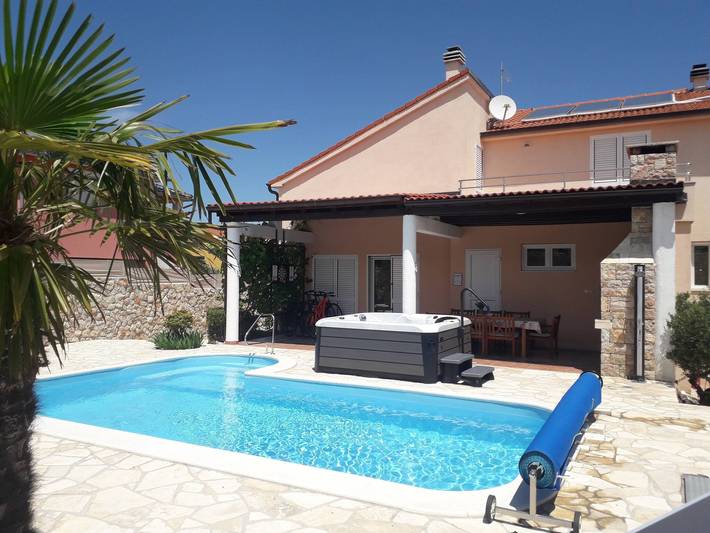 Ferienhaus für 8 Personen, mit Sauna und Whirlpool sowie Terrasse auf Murter