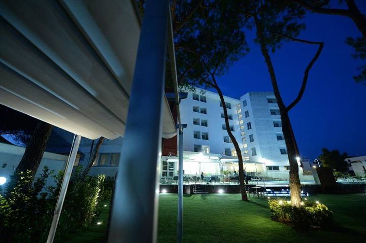 Appartamento per 2 persone, con Balcone e Terrazza nonché Giardino e Piscina a Baia Domizia