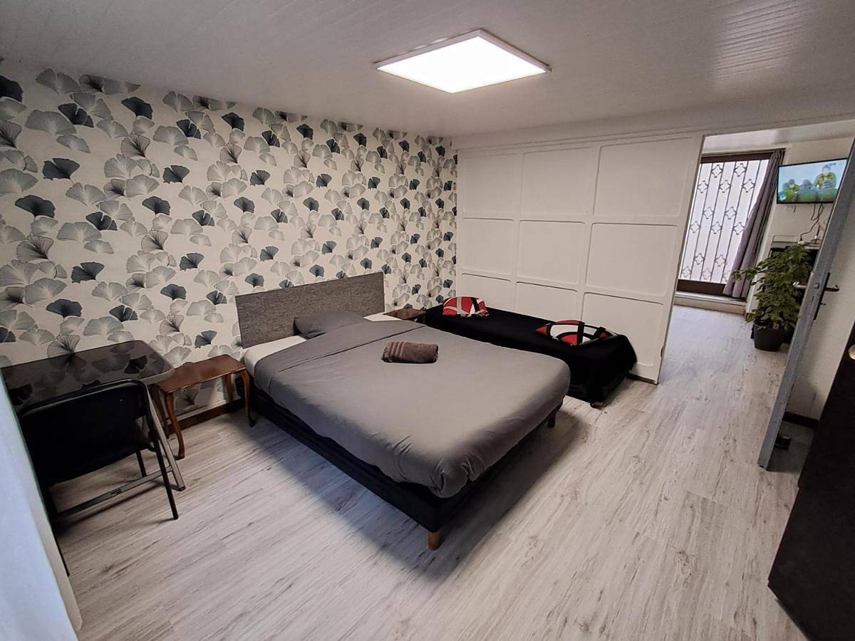 Appartement entier, Double Room with Extra Bed in Vandœuvre-lès-Nancy, Région de Nancy
