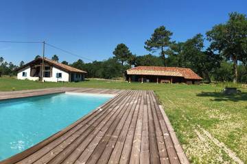 Agriturismo pour 10 personnes, avec jacuzzi et jardin à Luxey
