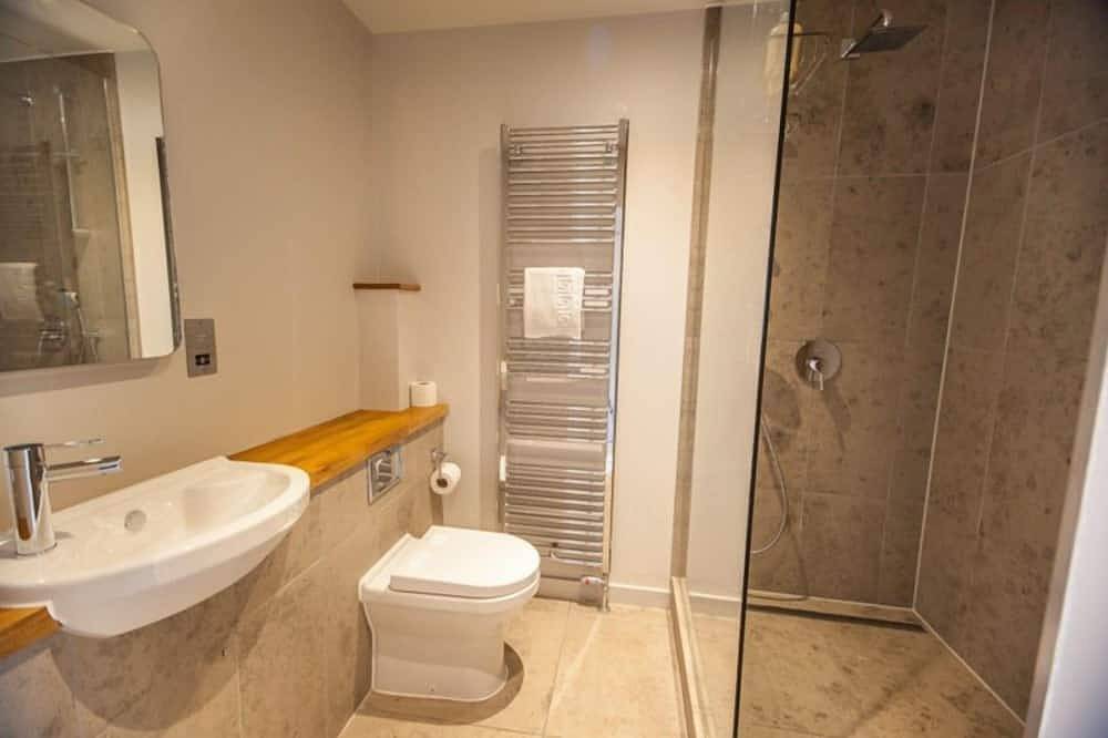 Entire apartment, A stunning 2 bedroom detached house overlooking Woolacombe beach with hot tub! in Woolacombe, Devon